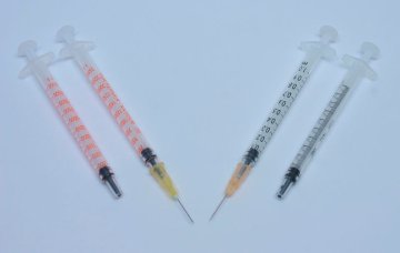 Einmalspritze TBC mit Kanüle (1 ml)