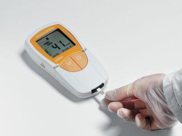 Roche Accutrend® Plus Blutanalysegerät