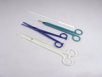 OP Set IUD-S Kit, steril, bestehend aus je einem Einmalinstrument: Uterussonde, Kugelzange, Fasszange, Schere