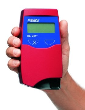 Hemoglobin 201+ Analyzer (g/dL) Hämoglobinmessgerät zur nasschemischen Bestimmung von Hämoglobin im Vollblut, inkl. Netzteil